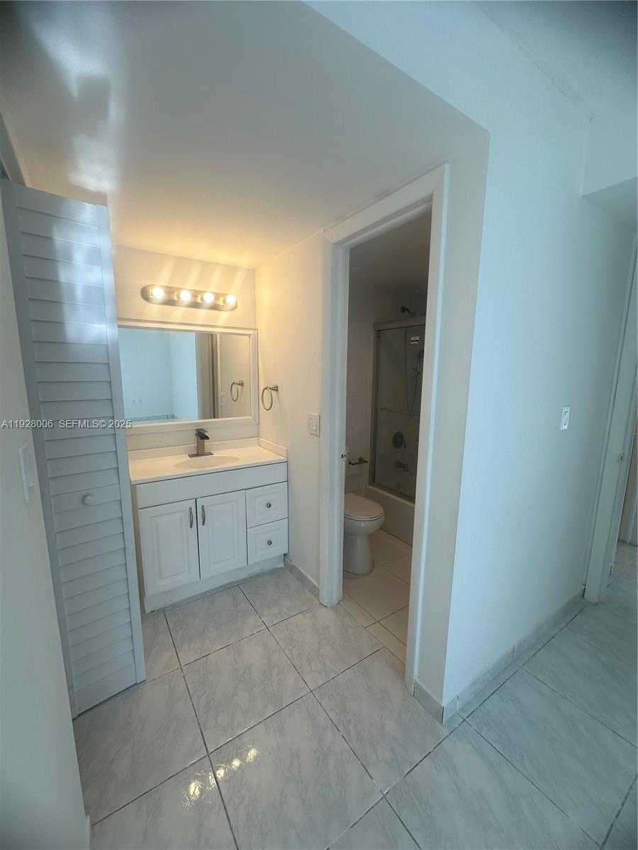 Small Image of 250 180TH DR #254, Sunny Isles Beach Number 32