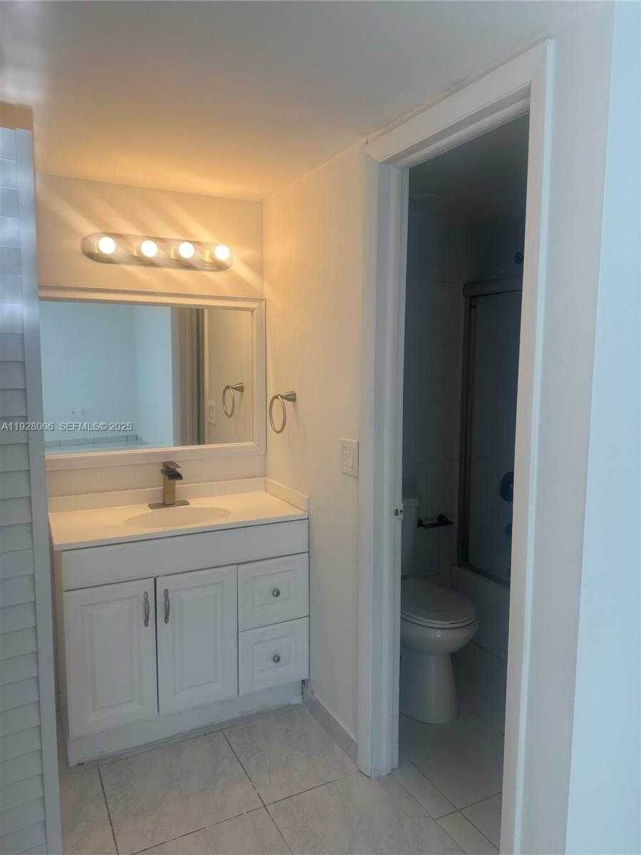 Small Image of 250 180TH DR #254, Sunny Isles Beach Number 34