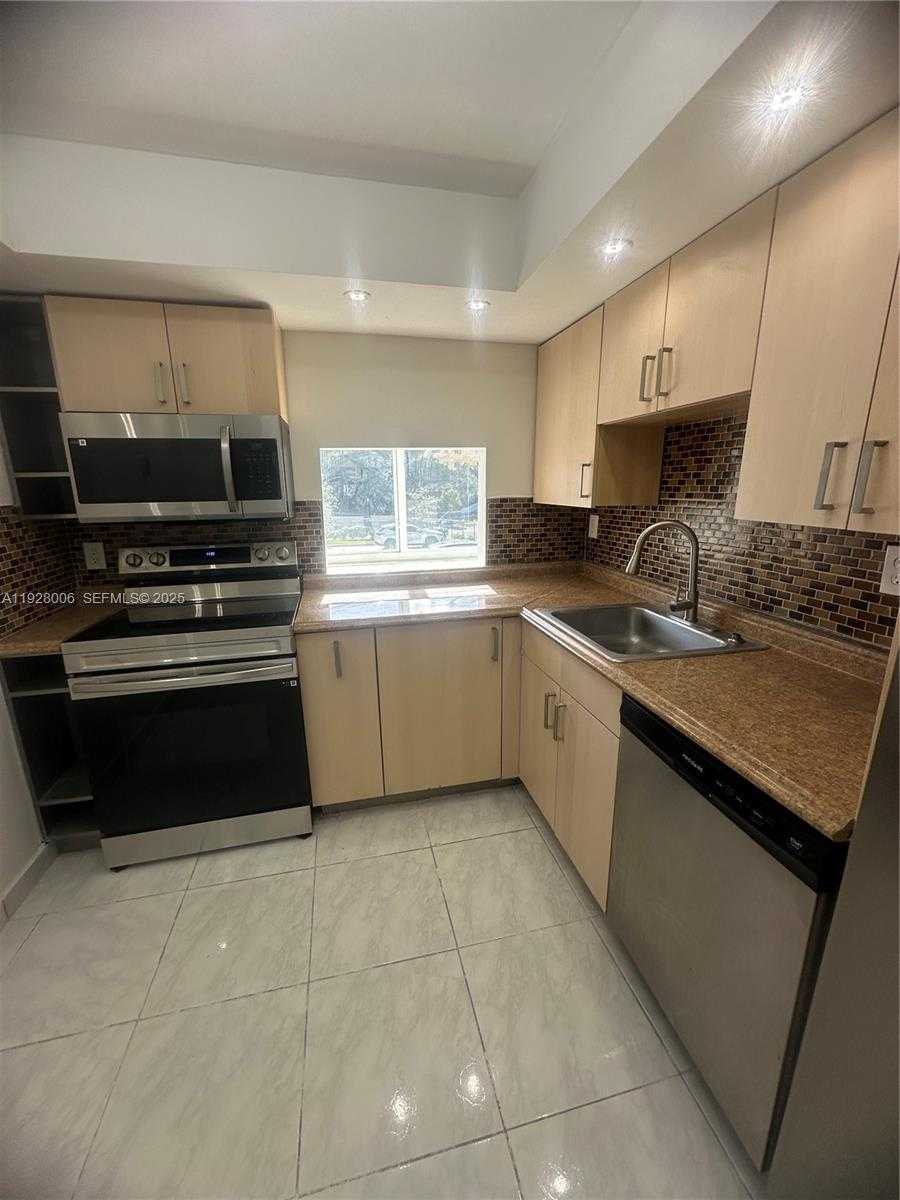 Small Image of 250 180TH DR #254, Sunny Isles Beach Number 5