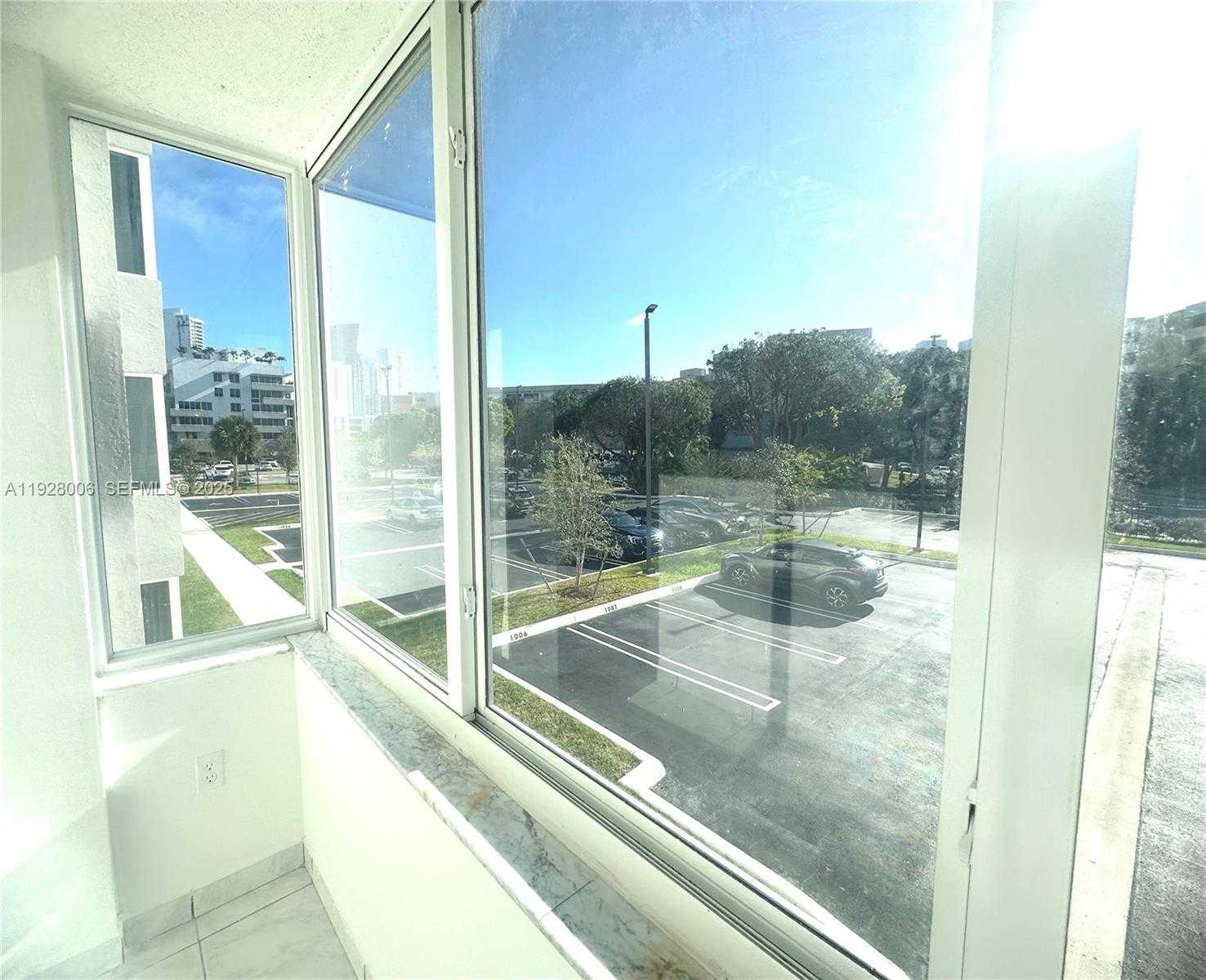 Small Image of 250 180TH DR #254, Sunny Isles Beach Number 9