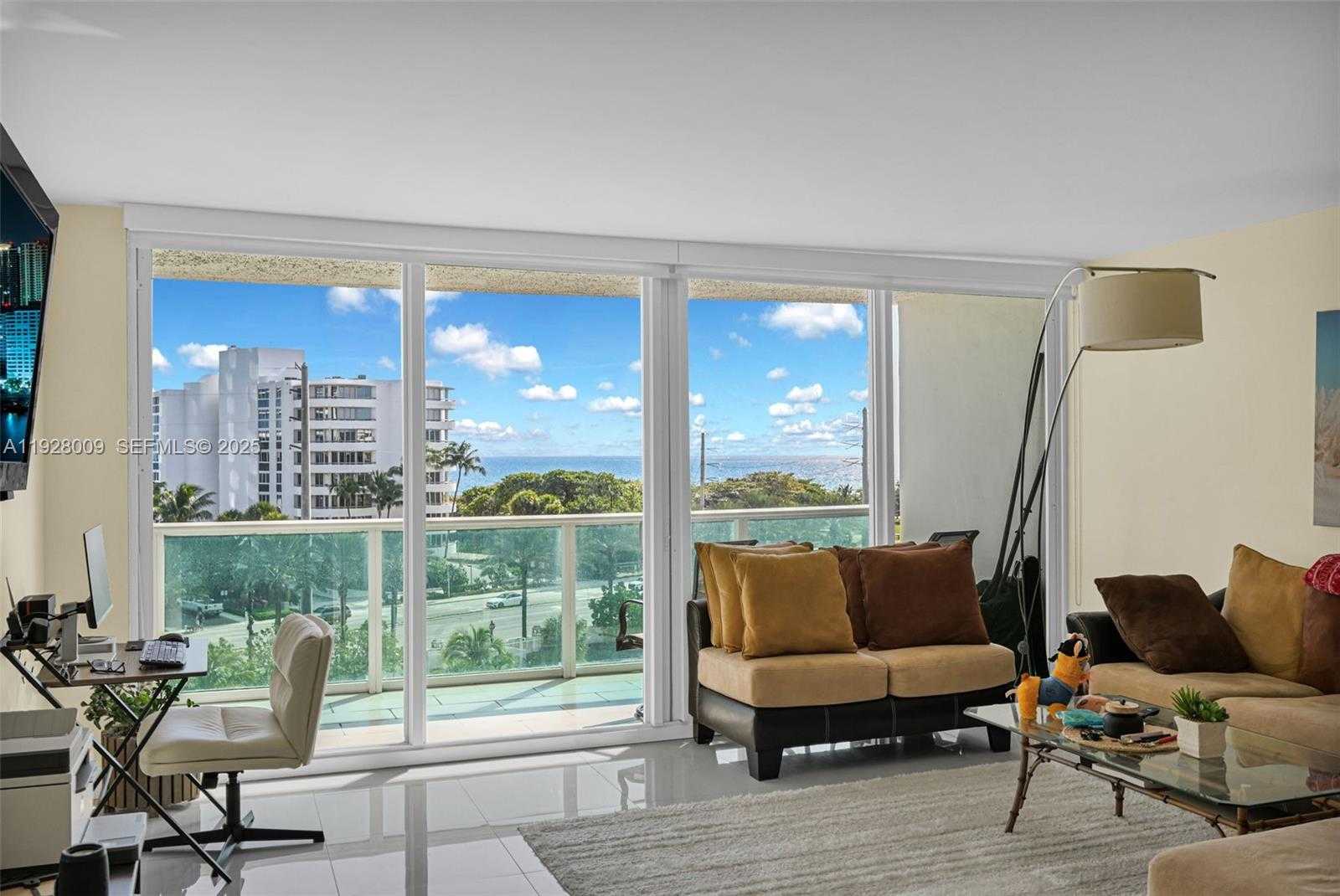 Small Image of 100 BAYVIEW DR #606, Sunny Isles Beach Number 23