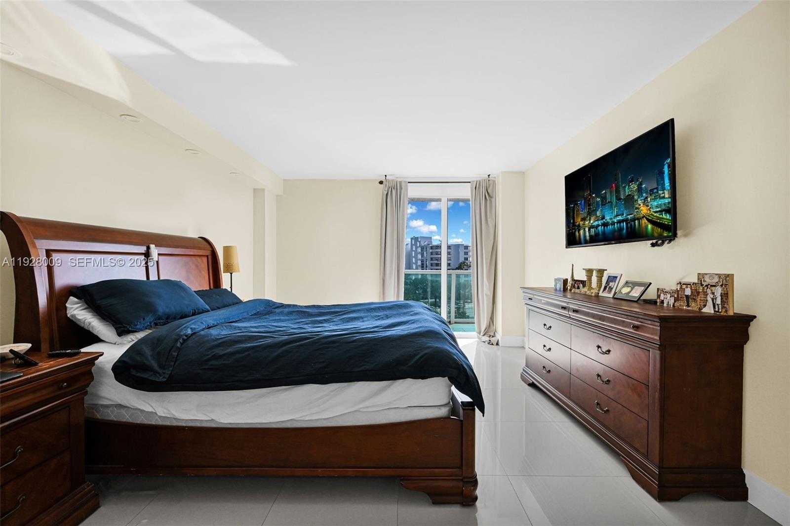 Small Image of 100 BAYVIEW DR #606, Sunny Isles Beach Number 29