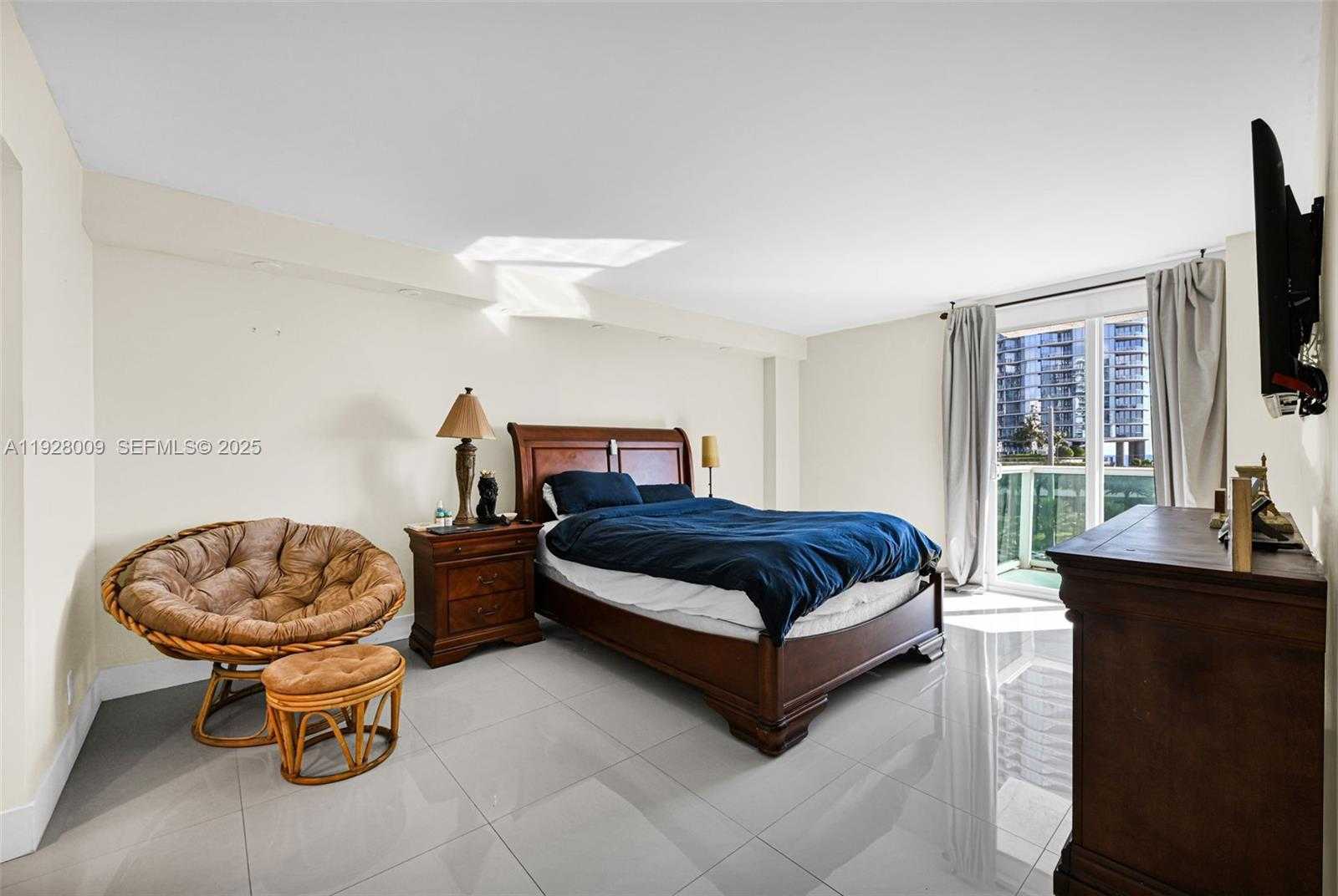 Small Image of 100 BAYVIEW DR #606, Sunny Isles Beach Number 31