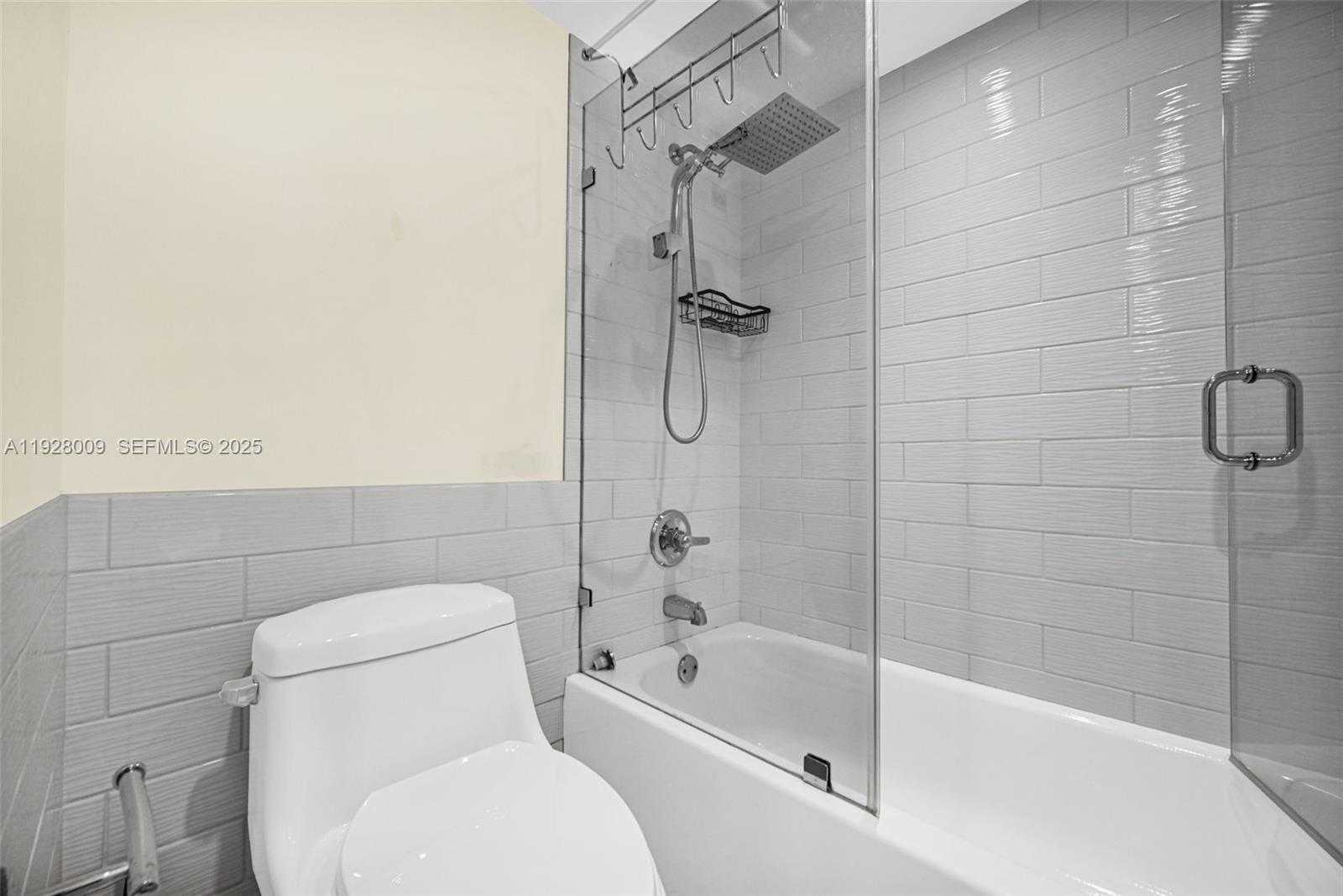 Small Image of 100 BAYVIEW DR #606, Sunny Isles Beach Number 37