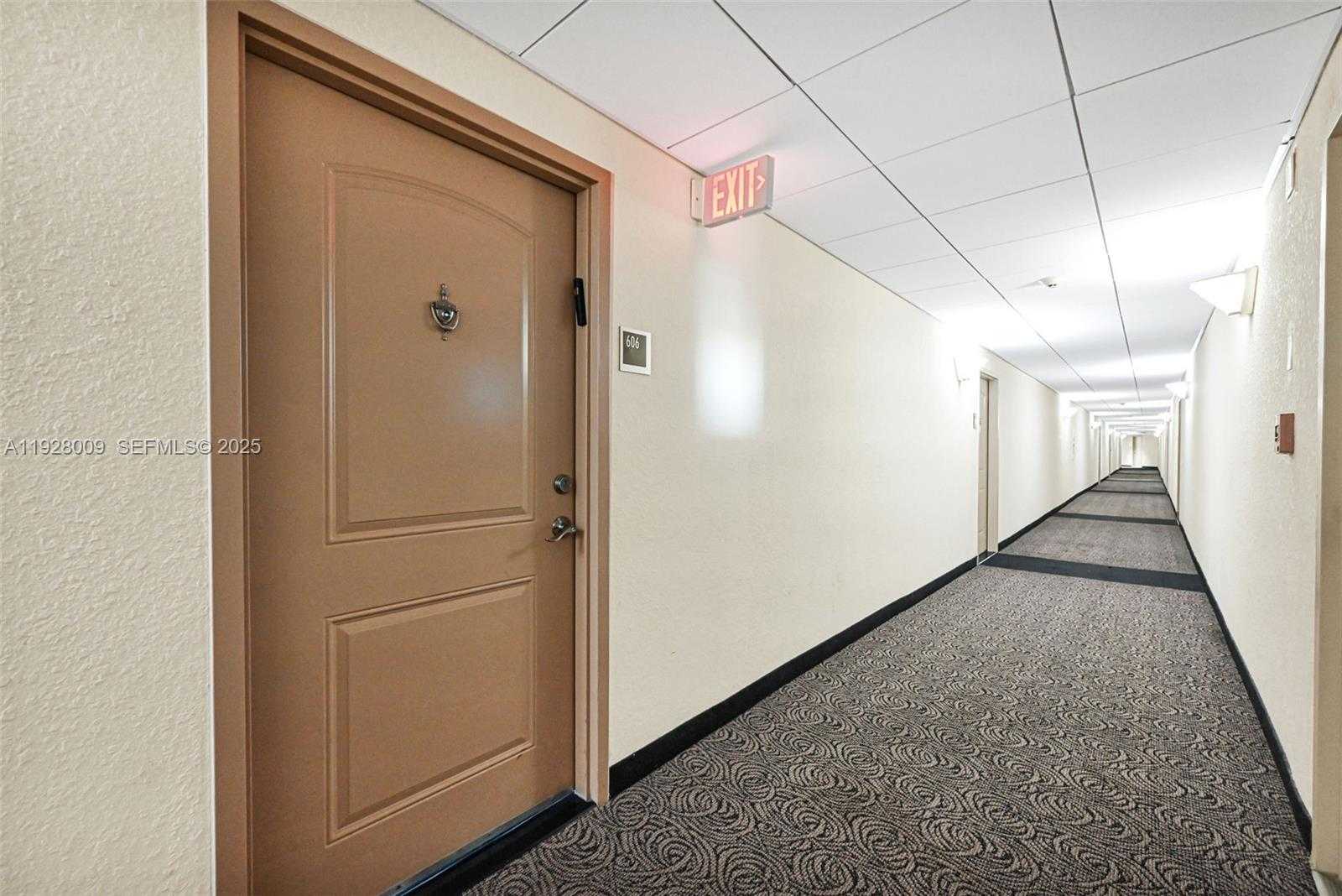 Small Image of 100 BAYVIEW DR #606, Sunny Isles Beach Number 4