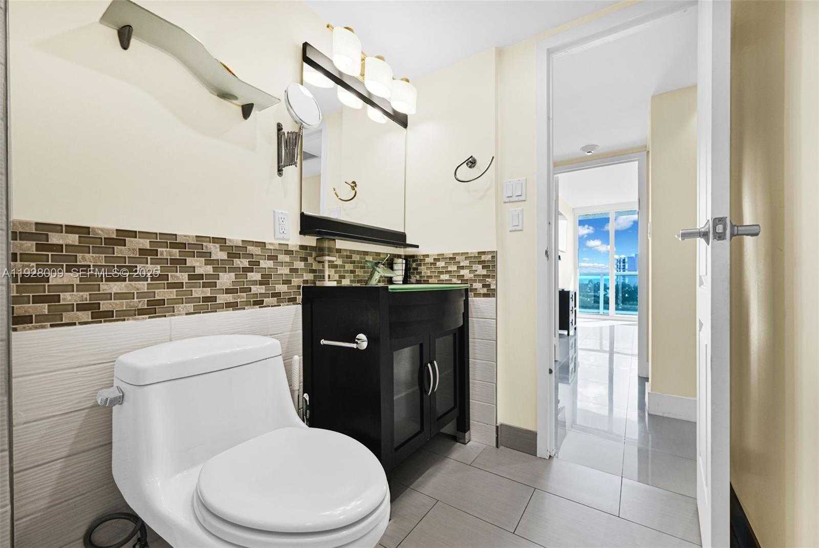 Small Image of 100 BAYVIEW DR #606, Sunny Isles Beach Number 42