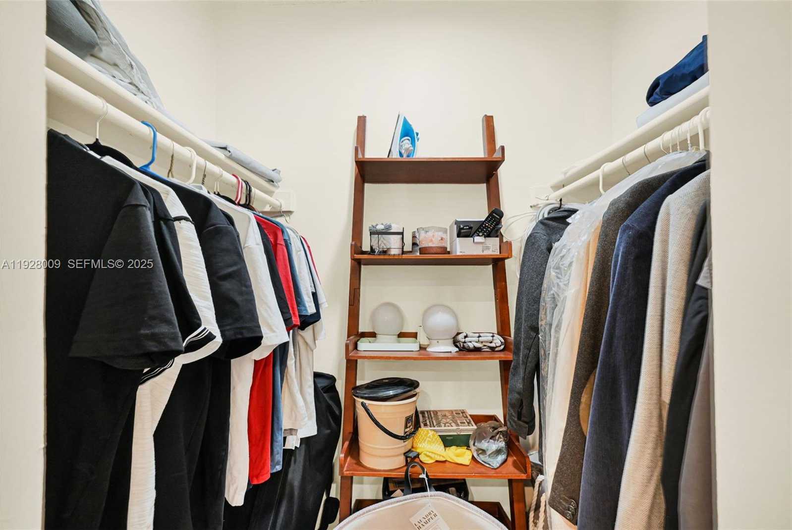 Small Image of 100 BAYVIEW DR #606, Sunny Isles Beach Number 43