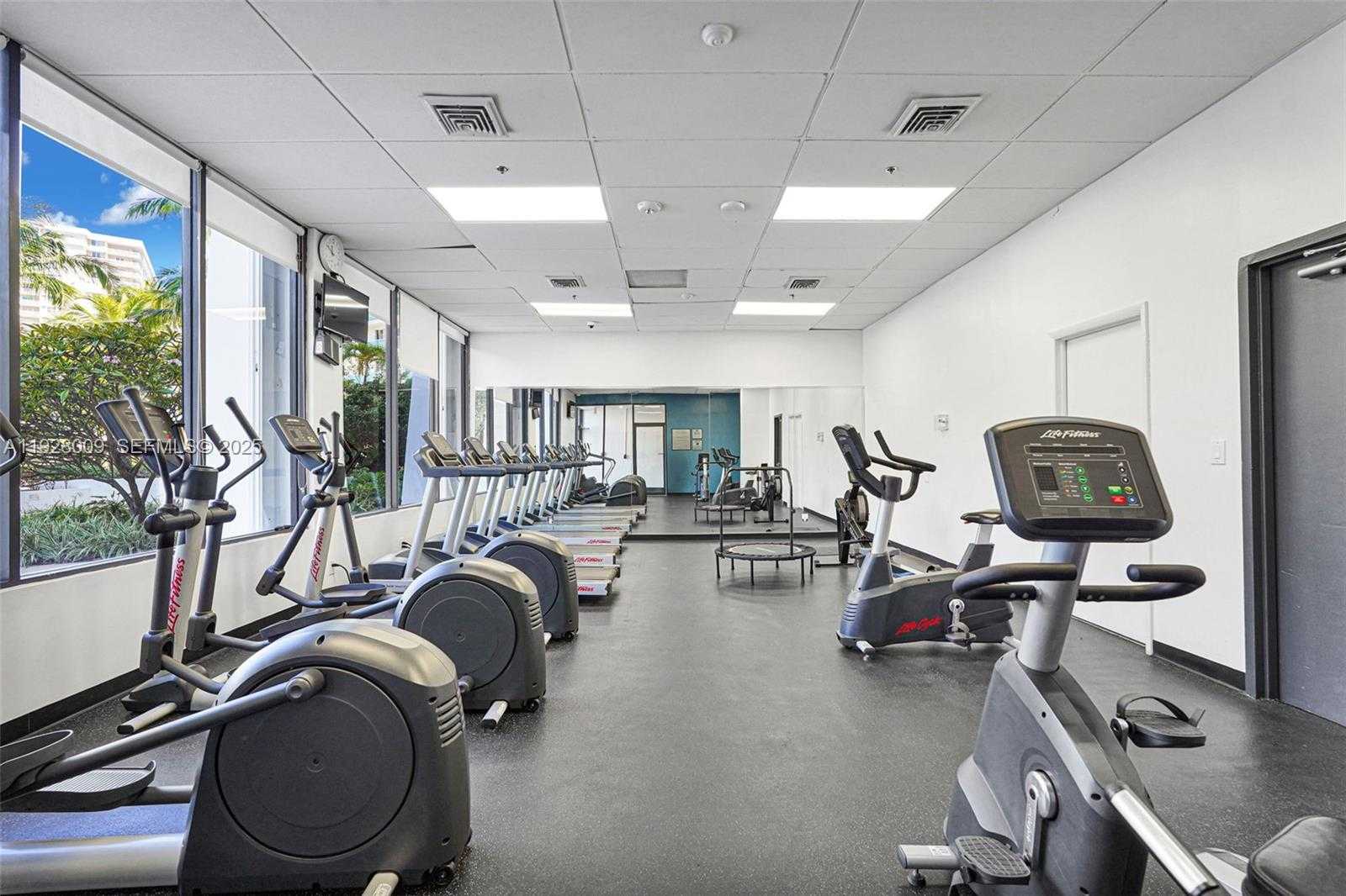 Small Image of 100 BAYVIEW DR #606, Sunny Isles Beach Number 47