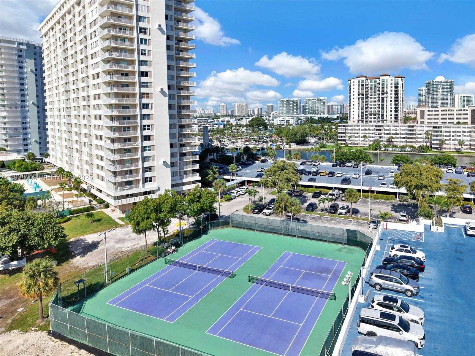 Small Image of 100 BAYVIEW DR #606, Sunny Isles Beach Number 54