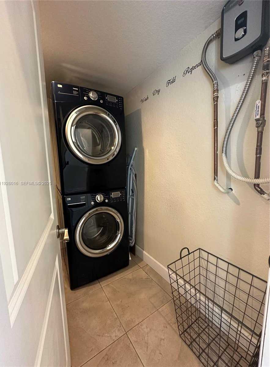 Small Image of 349 MAHOGANY DR, Key Largo Number 14