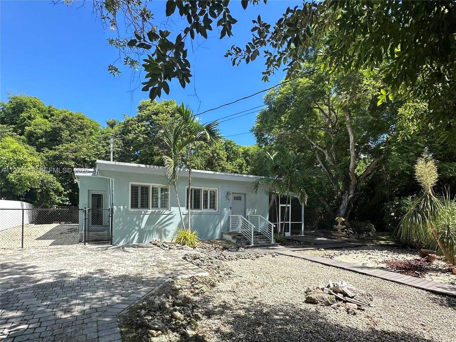 Small Image of 349 MAHOGANY DR, Key Largo Number 16