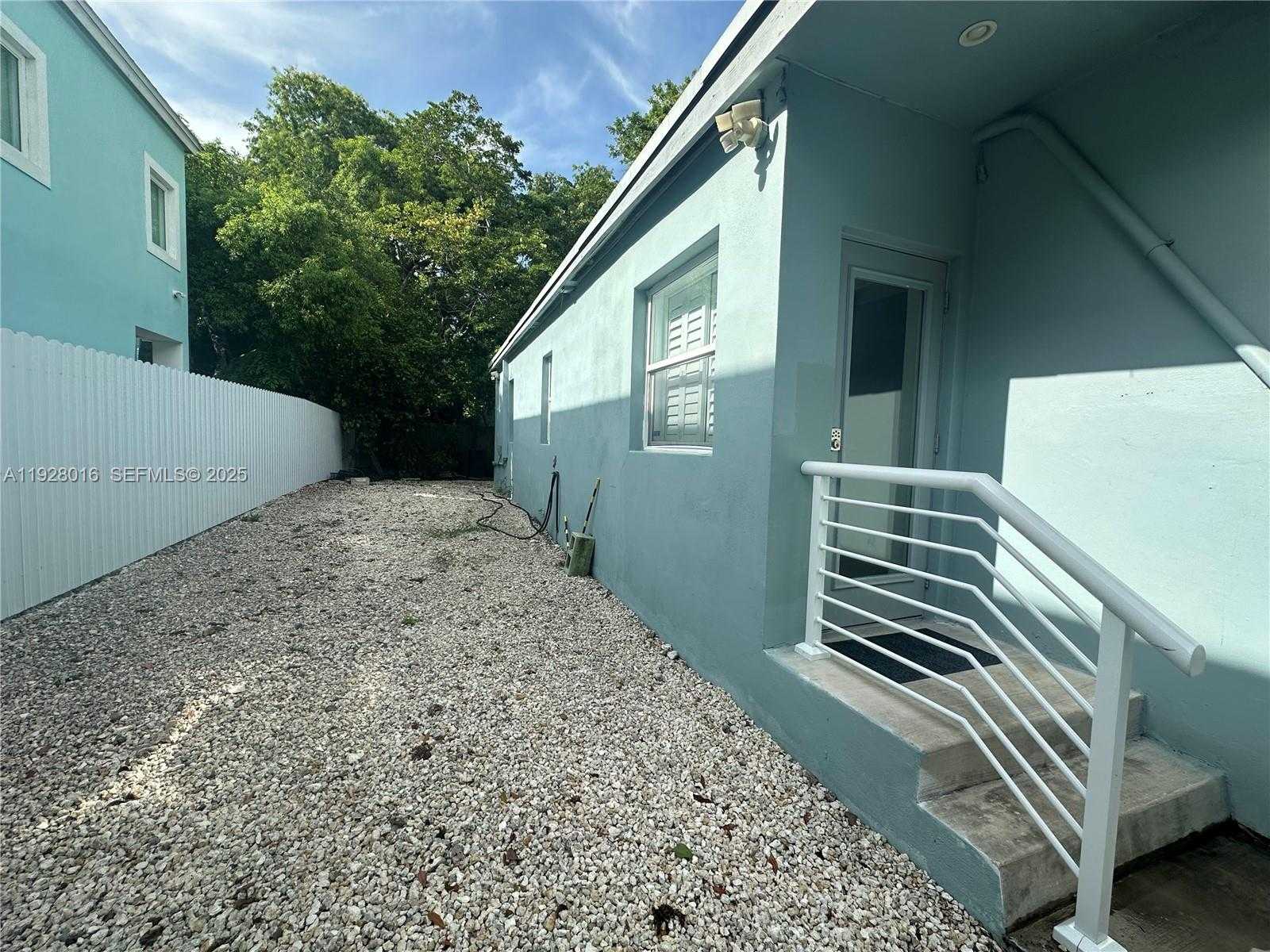 Small Image of 349 MAHOGANY DR, Key Largo Number 17