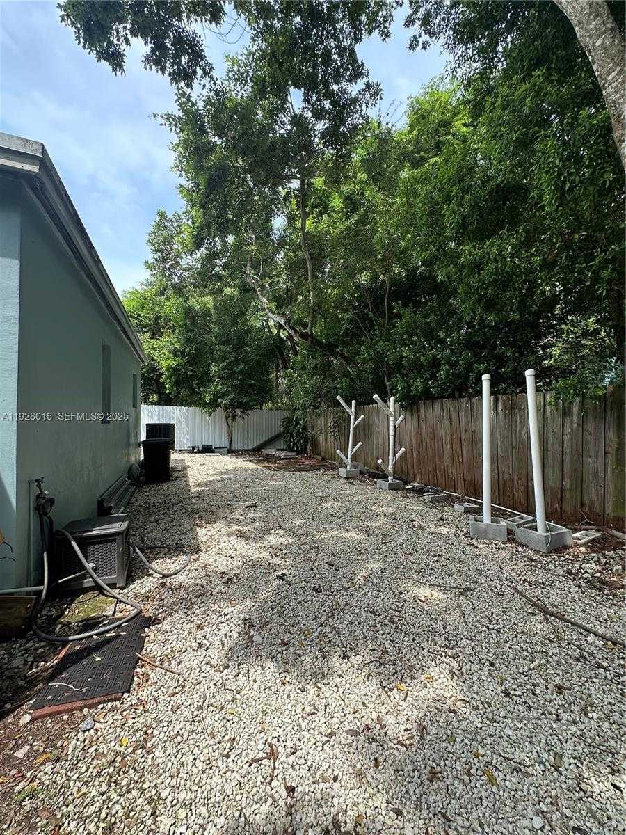 Small Image of 349 MAHOGANY DR, Key Largo Number 18