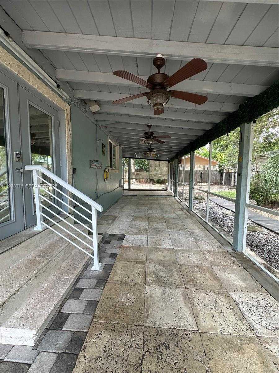 Small Image of 349 MAHOGANY DR, Key Largo Number 21