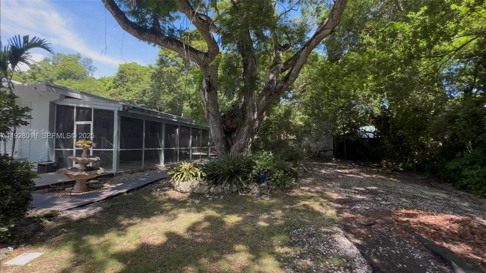 Small Image of 349 MAHOGANY DR, Key Largo Number 22