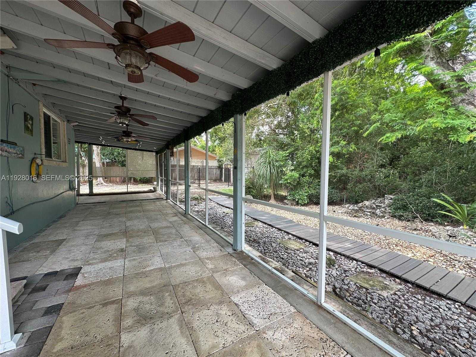 Small Image of 349 MAHOGANY DR, Key Largo Number 4