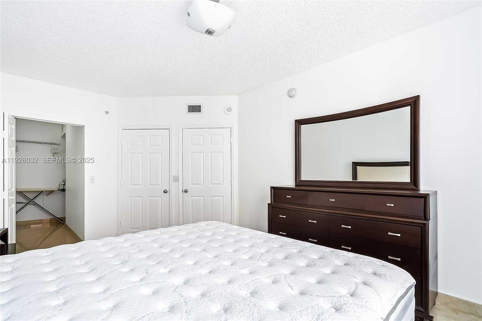 Small Image of 17150 NORTH BAY RD #2618, Sunny Isles Beach Number 15