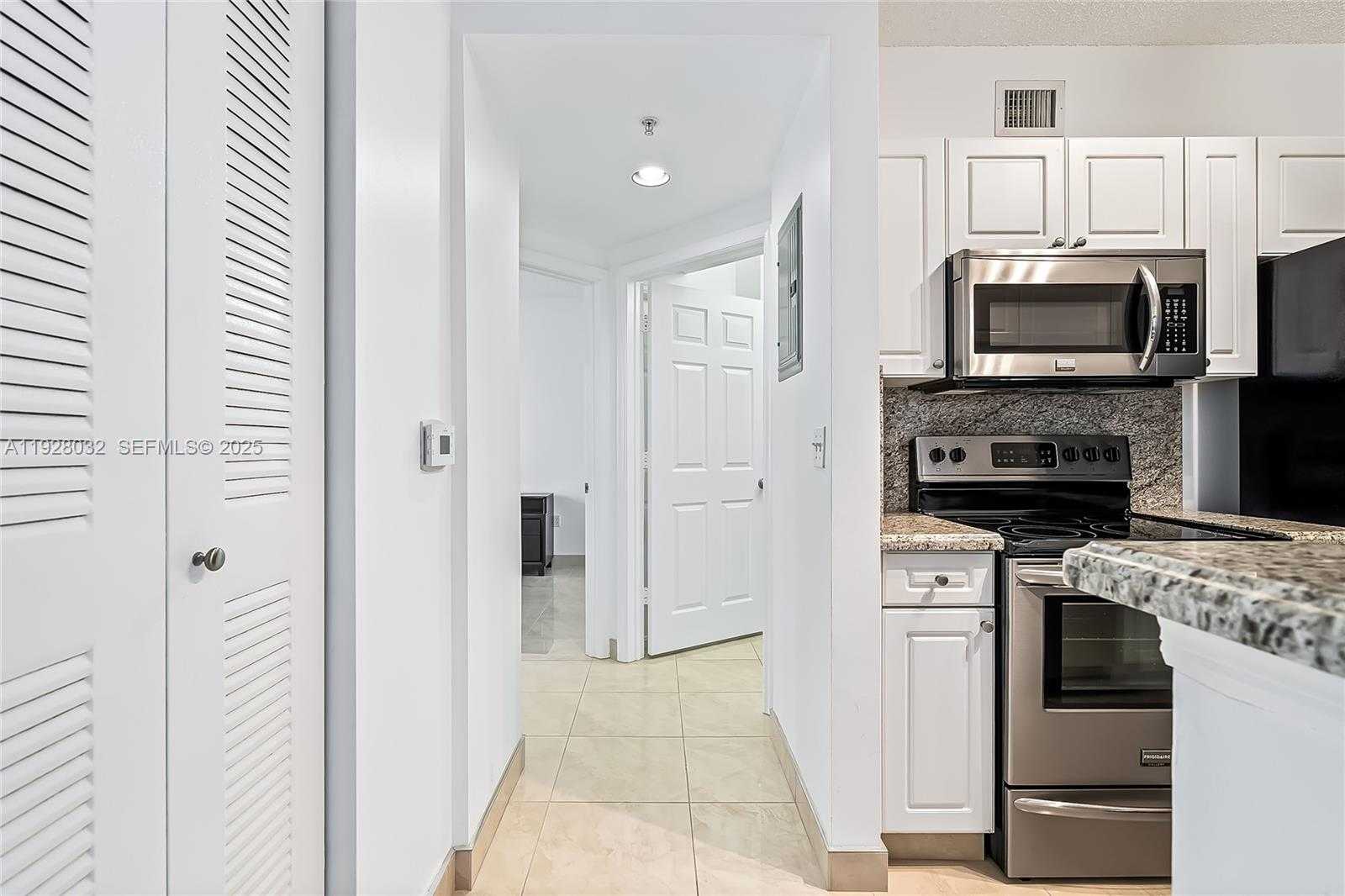 Small Image of 17150 NORTH BAY RD #2618, Sunny Isles Beach Number 4