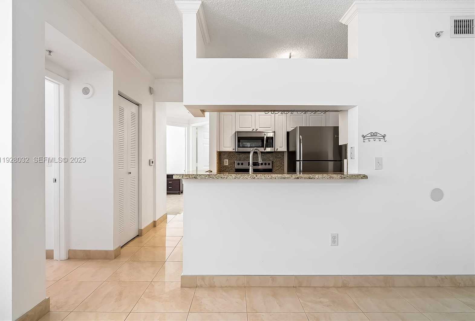 Small Image of 17150 NORTH BAY RD #2618, Sunny Isles Beach Number 5