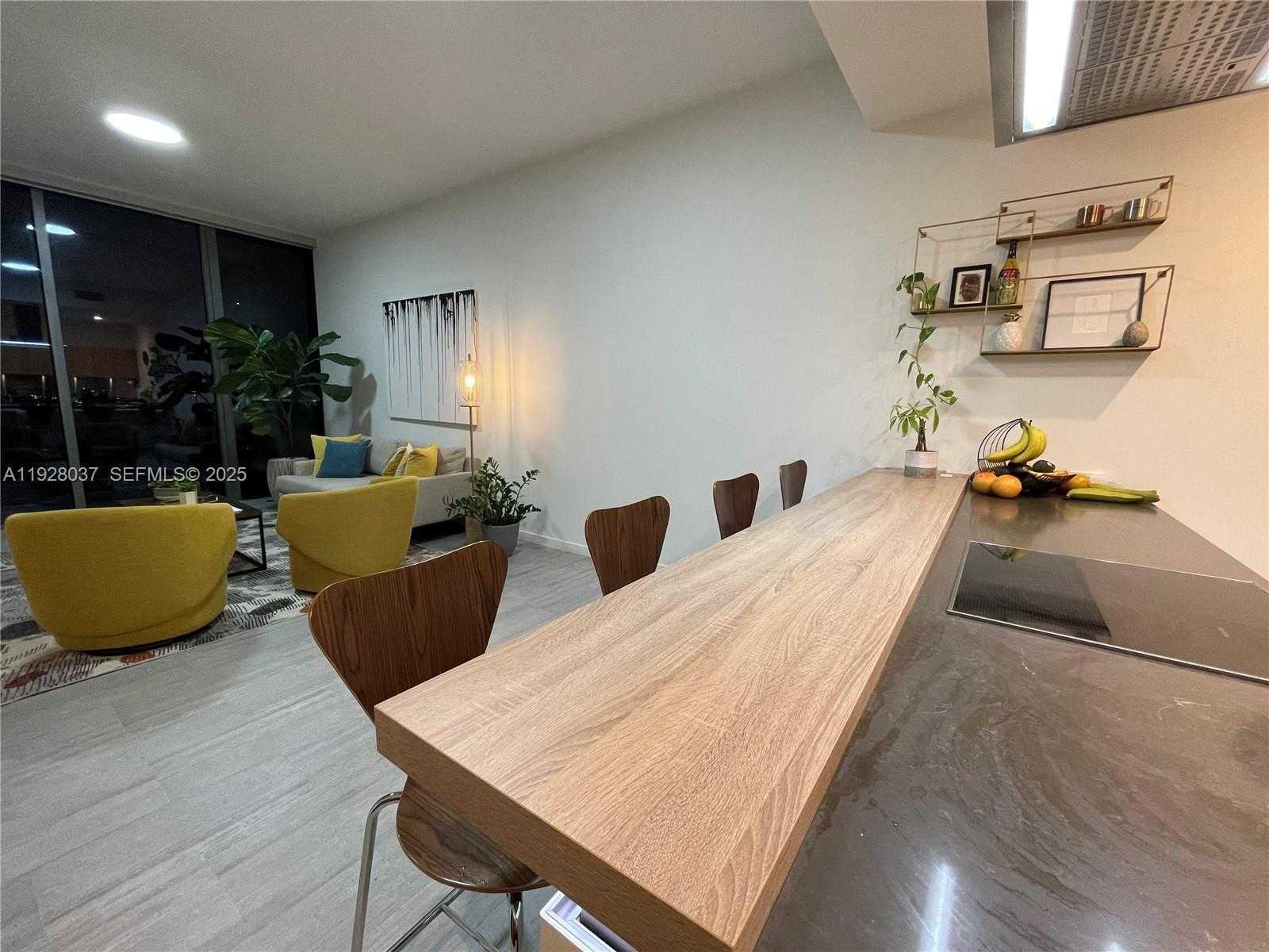 Small Image of 1000 BRICKELL PLZ #1811, Miami Number 5