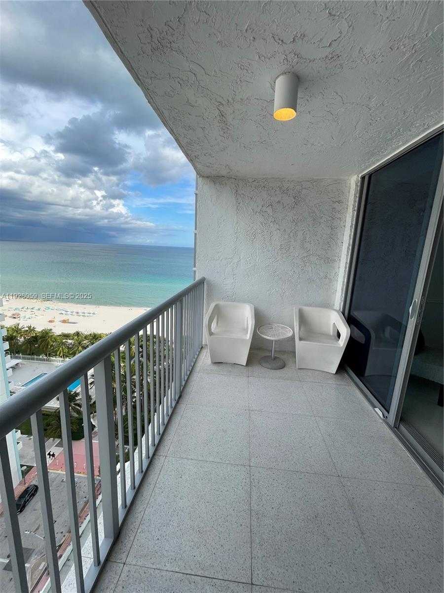 Small Image of 2655 COLLINS AVE #2105, Miami Beach Number 15