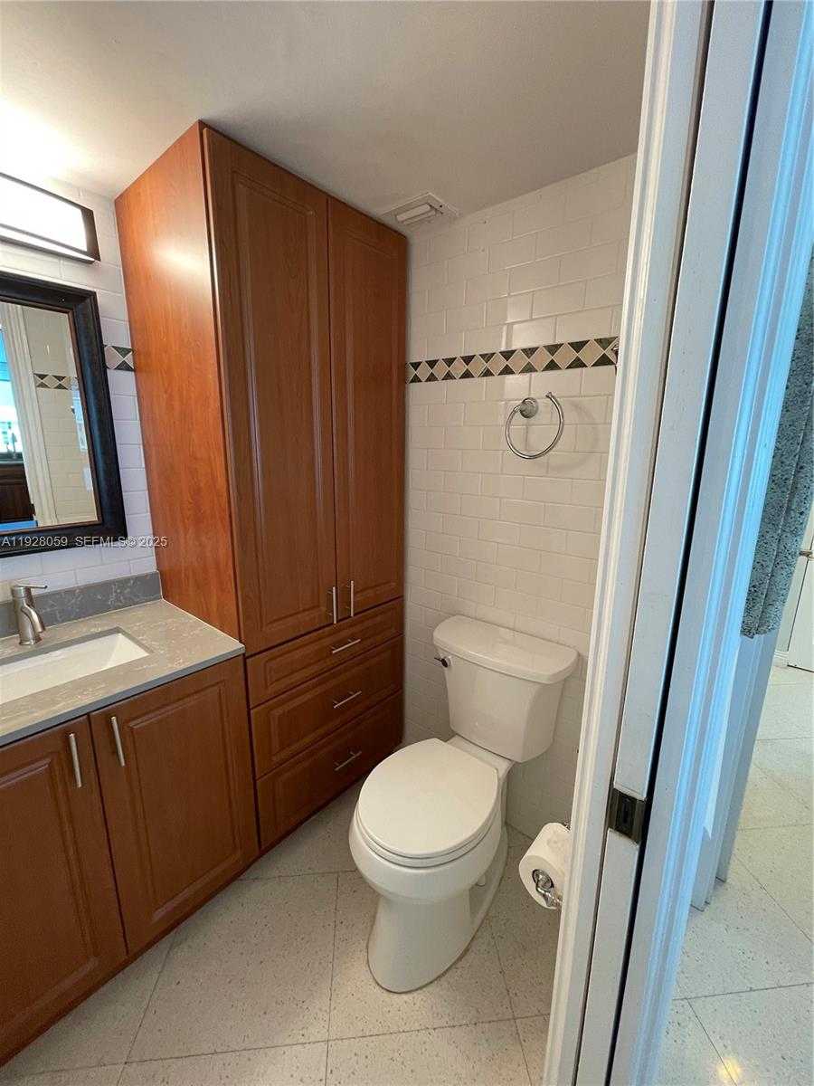 Small Image of 2655 COLLINS AVE #2105, Miami Beach Number 22