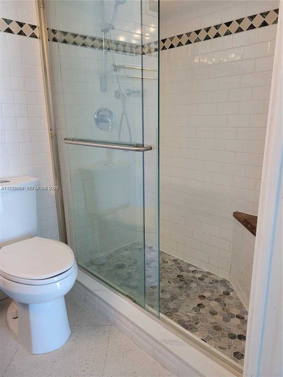 Small Image of 2655 COLLINS AVE #2105, Miami Beach Number 24