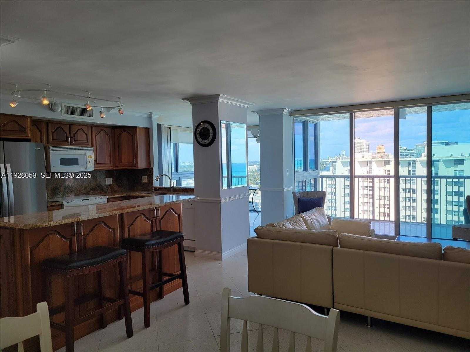 Small Image of 2655 COLLINS AVE #2105, Miami Beach Number 3