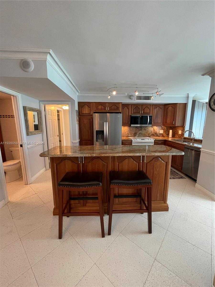Small Image of 2655 COLLINS AVE #2105, Miami Beach Number 4
