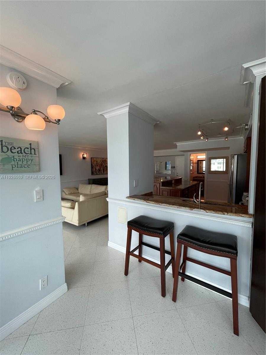 Small Image of 2655 COLLINS AVE #2105, Miami Beach Number 5