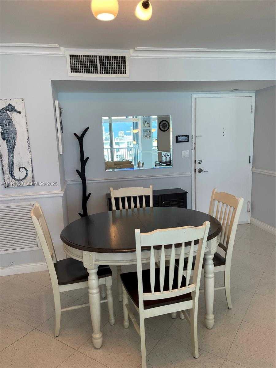 Small Image of 2655 COLLINS AVE #2105, Miami Beach Number 7