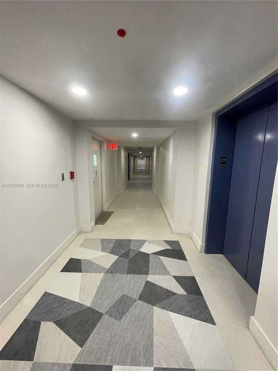 Small Image of 2655 COLLINS AVE #2105, Miami Beach Number 9