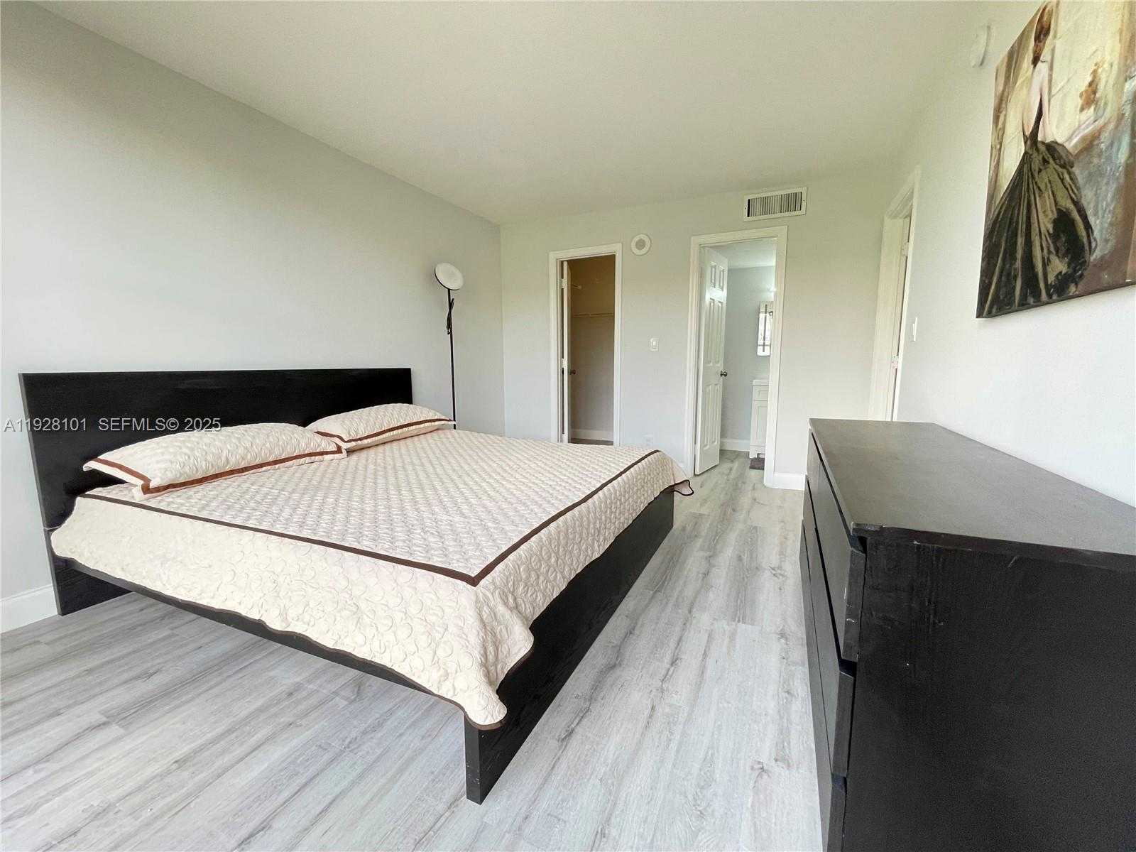 Small Image of 17021 NORTH BAY RD #410, Sunny Isles Beach Number 18