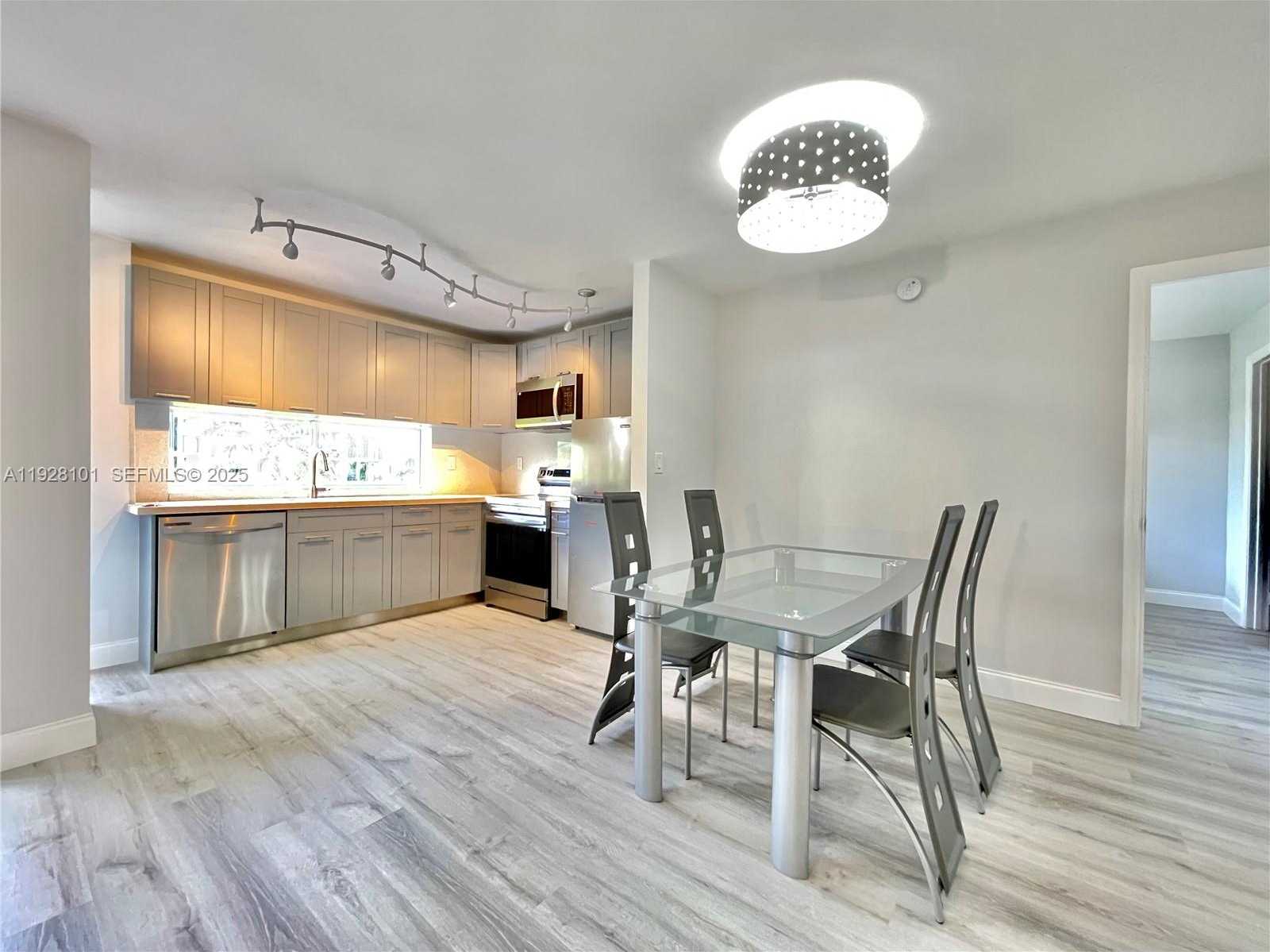 Small Image of 17021 NORTH BAY RD #410, Sunny Isles Beach Number 2