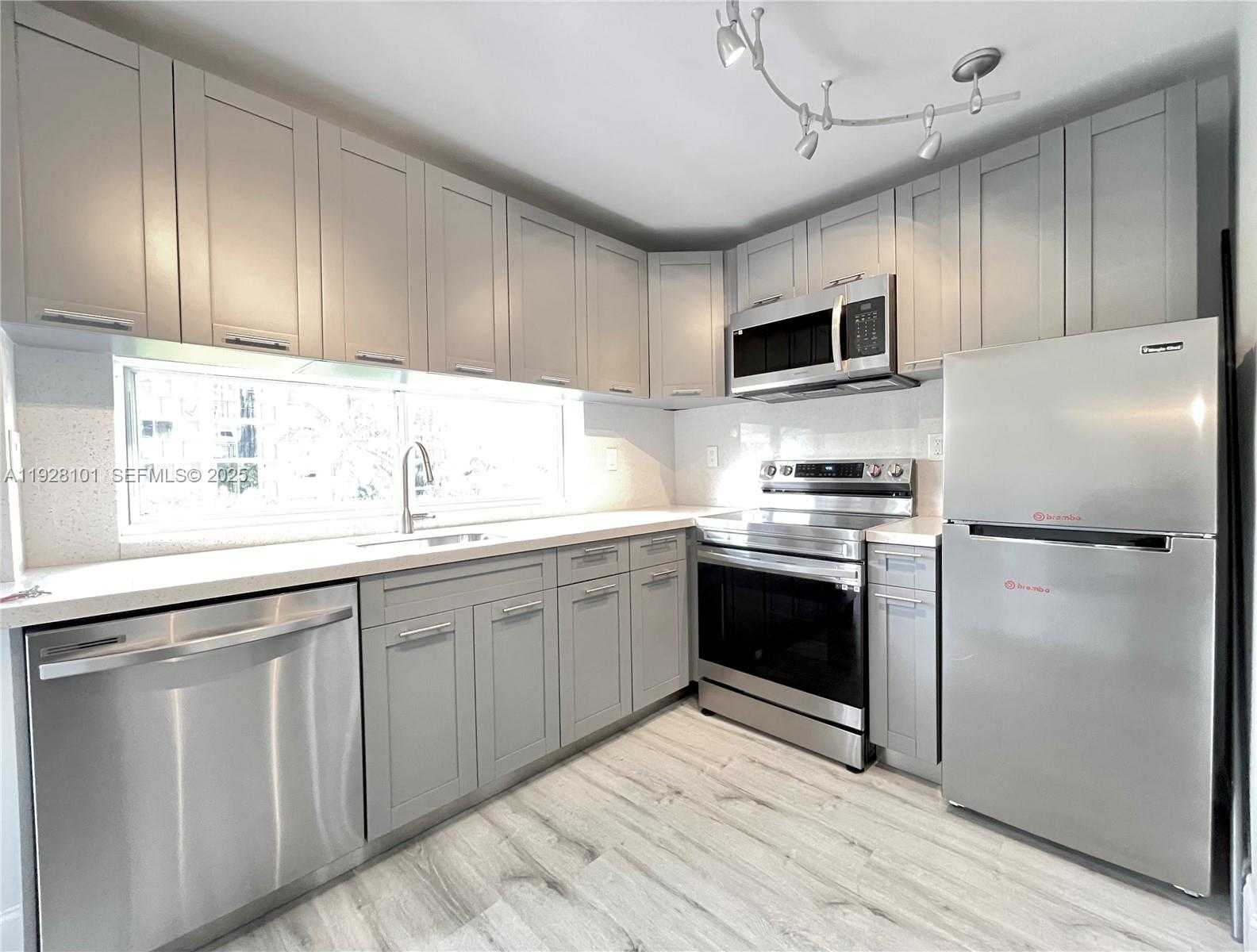 Small Image of 17021 NORTH BAY RD #410, Sunny Isles Beach Number 20