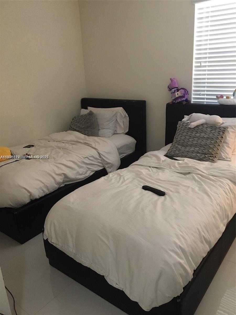 Small Image of 3551 MAGELLAN CIR #423, Aventura Number 7