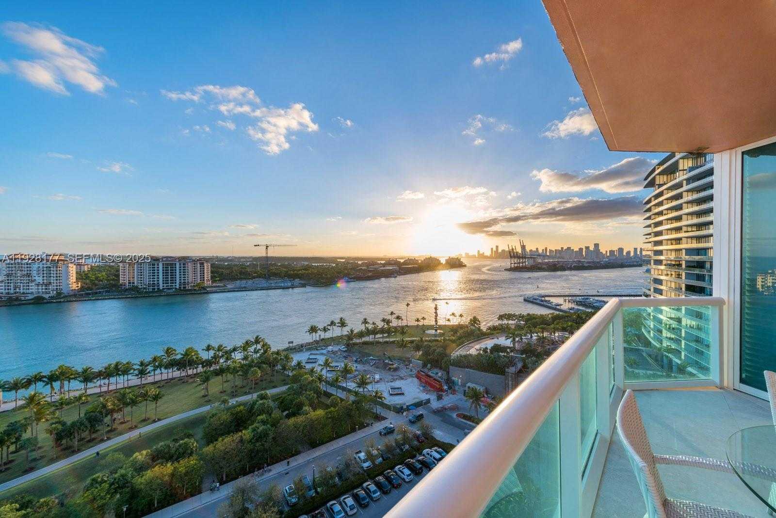 Small Image of 300 SOUTH POINTE DR #1701, Miami Beach Number 1
