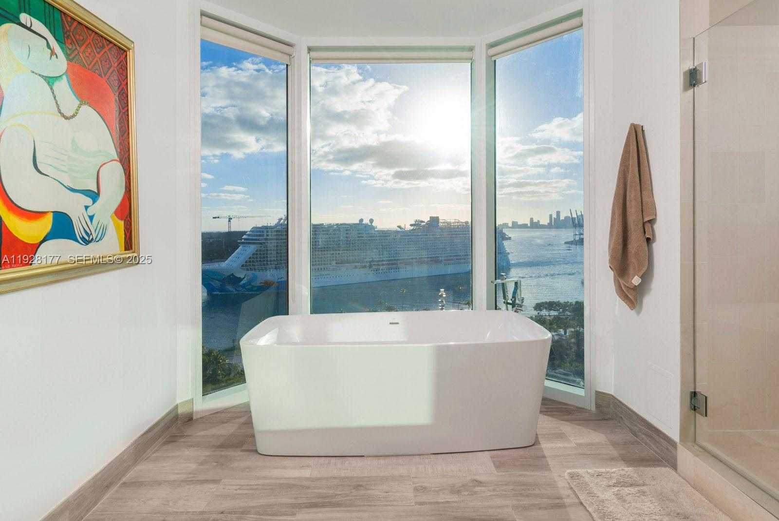 Small Image of 300 SOUTH POINTE DR #1701, Miami Beach Number 13