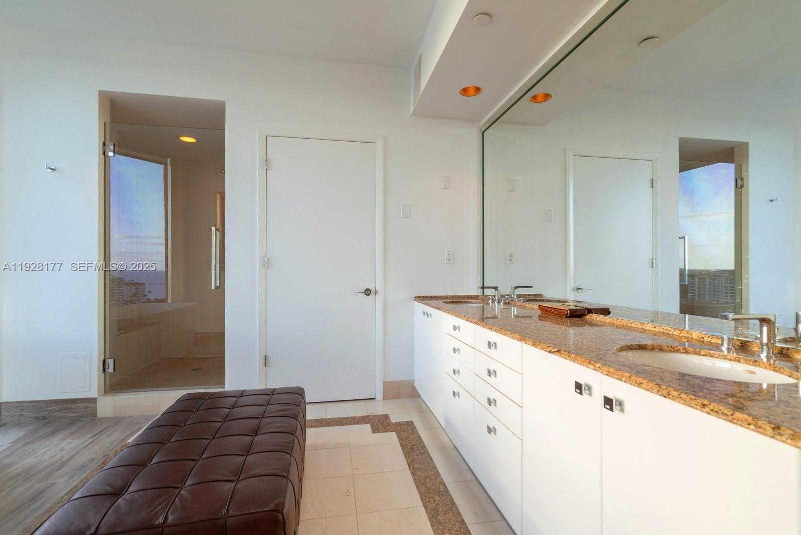 Small Image of 300 SOUTH POINTE DR #1701, Miami Beach Number 14