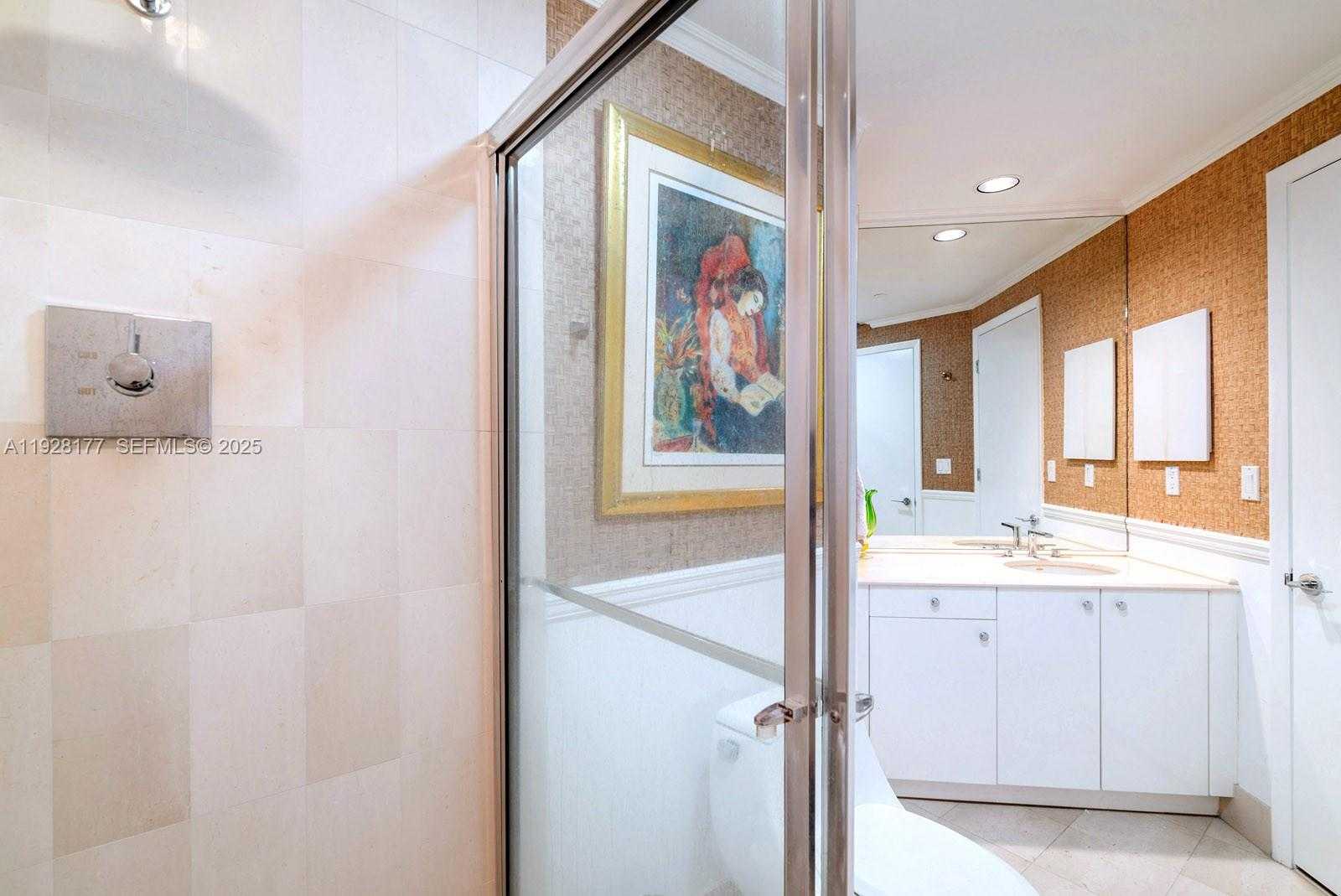 Small Image of 300 SOUTH POINTE DR #1701, Miami Beach Number 15