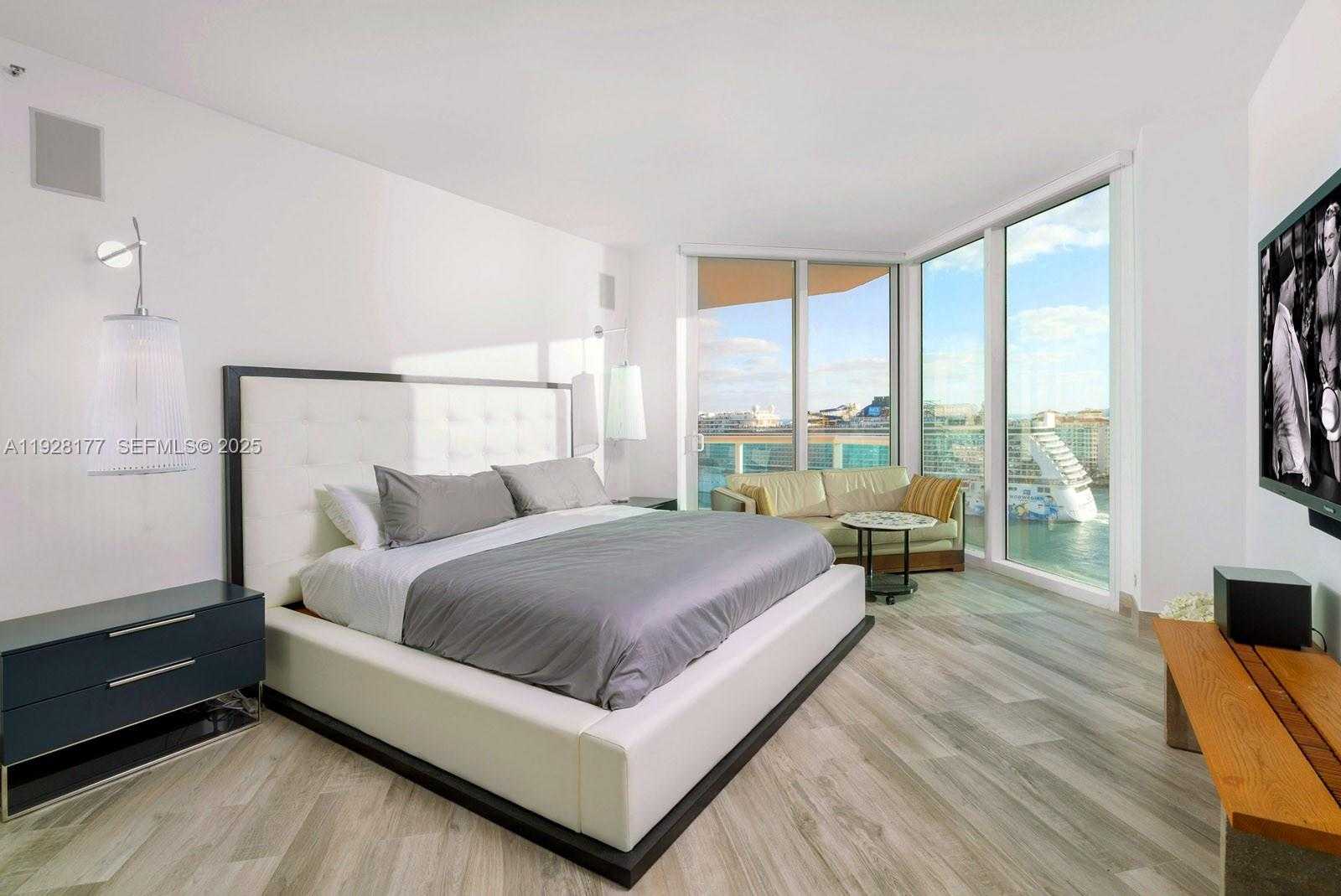 Small Image of 300 SOUTH POINTE DR #1701, Miami Beach Number 16