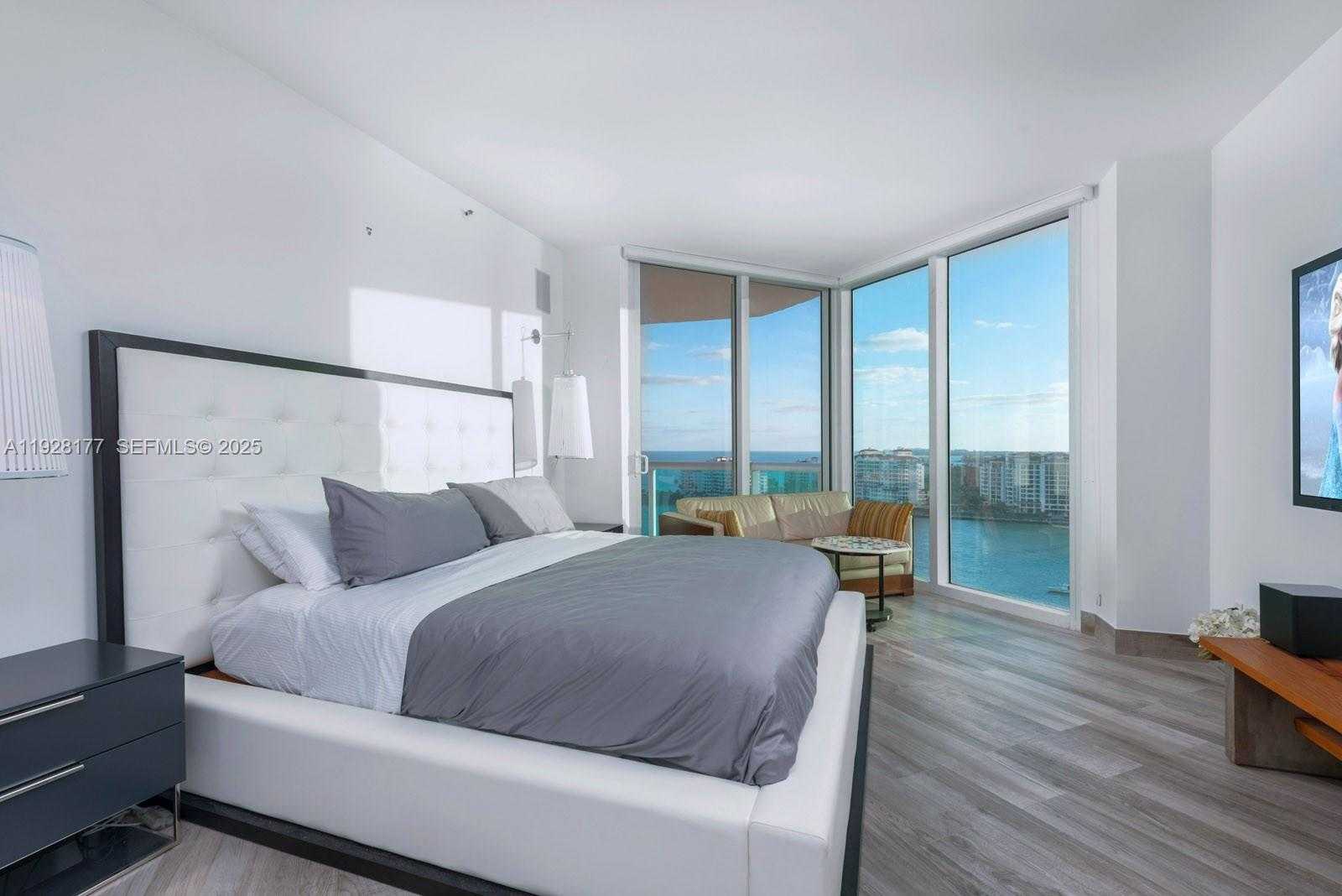 Small Image of 300 SOUTH POINTE DR #1701, Miami Beach Number 19