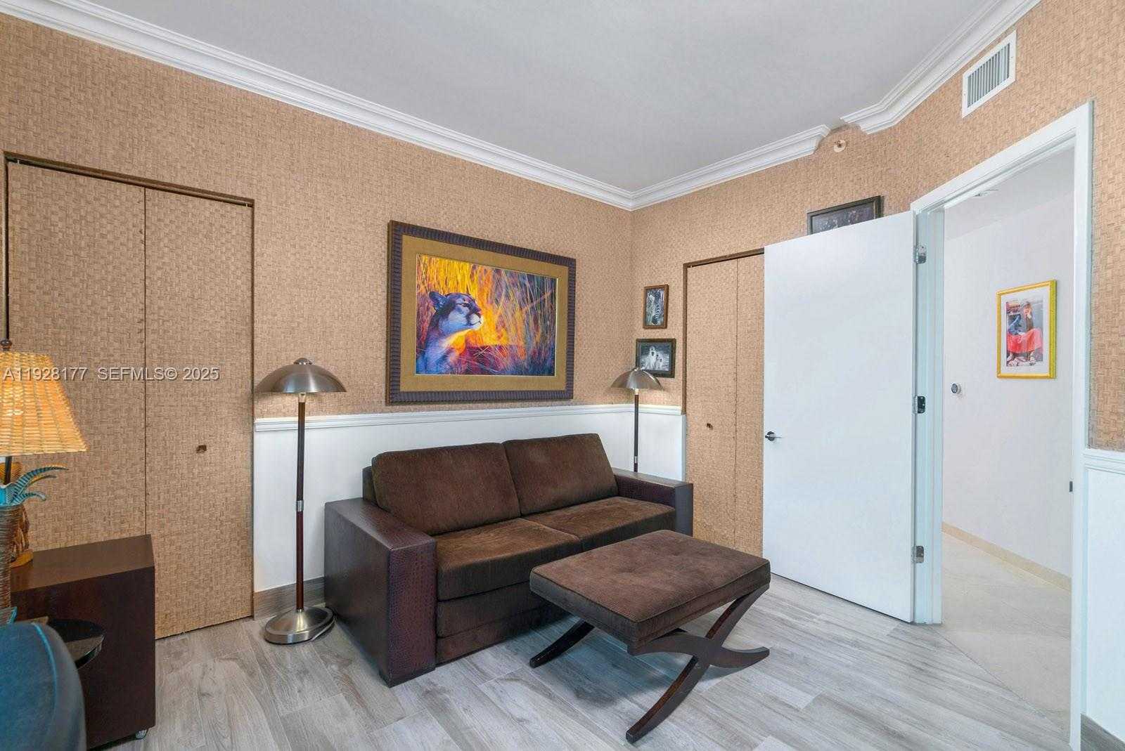 Small Image of 300 SOUTH POINTE DR #1701, Miami Beach Number 23