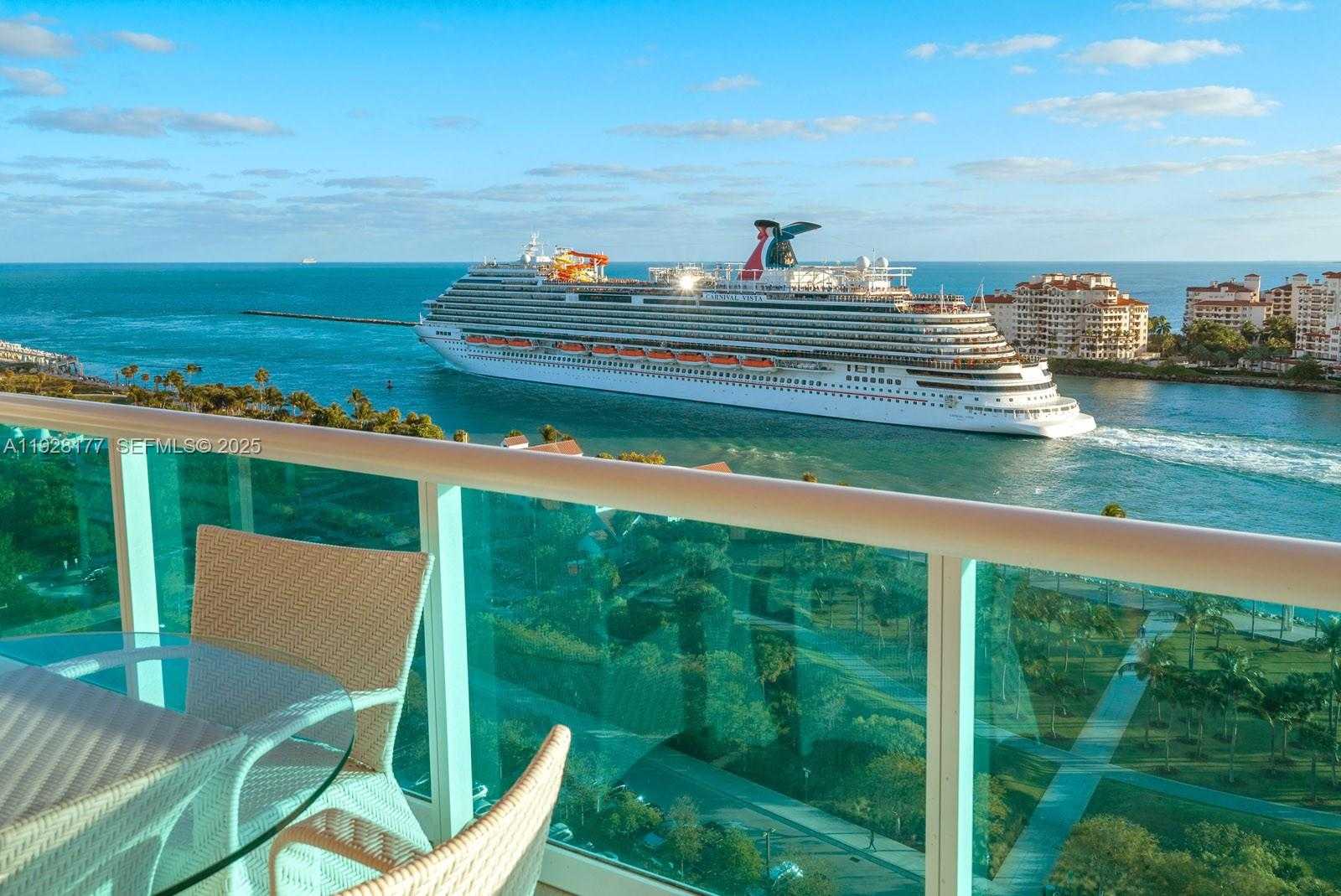 Small Image of 300 SOUTH POINTE DR #1701, Miami Beach Number 26