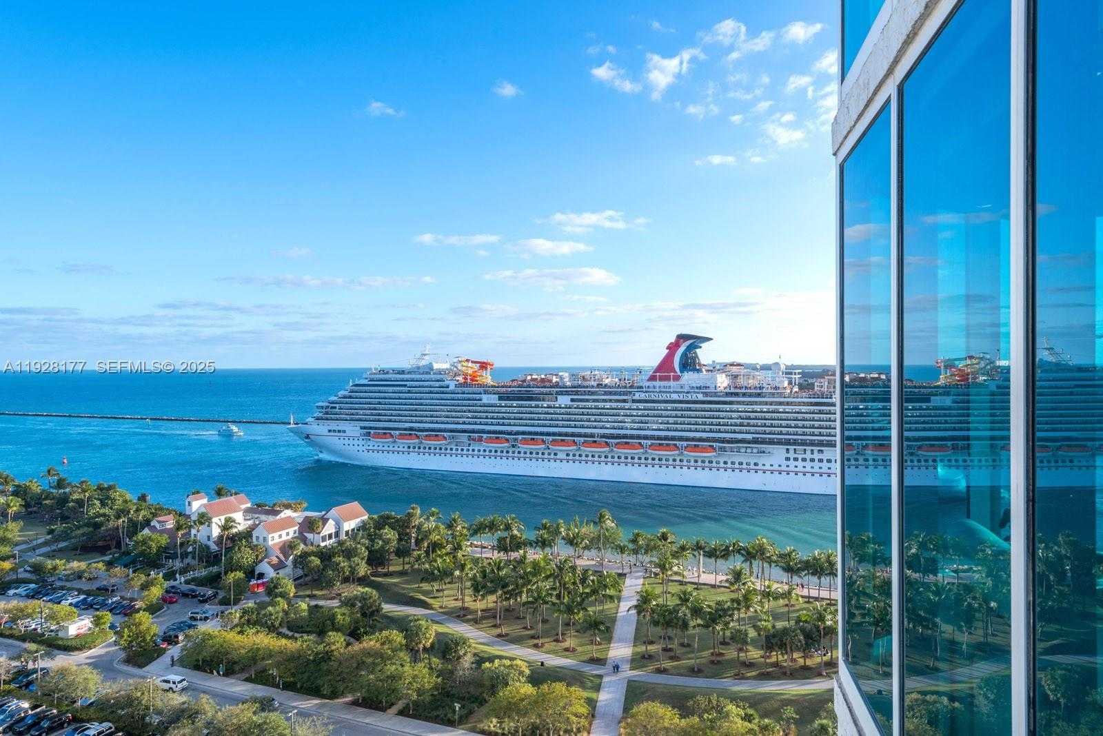 Small Image of 300 SOUTH POINTE DR #1701, Miami Beach Number 31