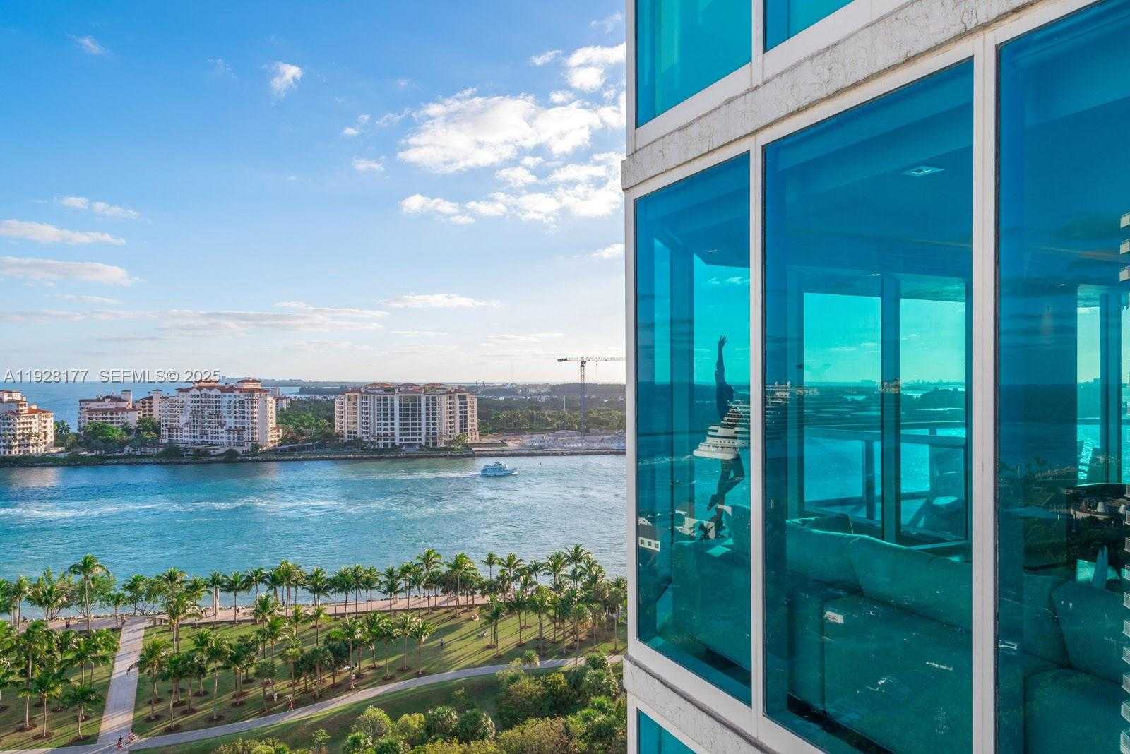 Small Image of 300 SOUTH POINTE DR #1701, Miami Beach Number 35