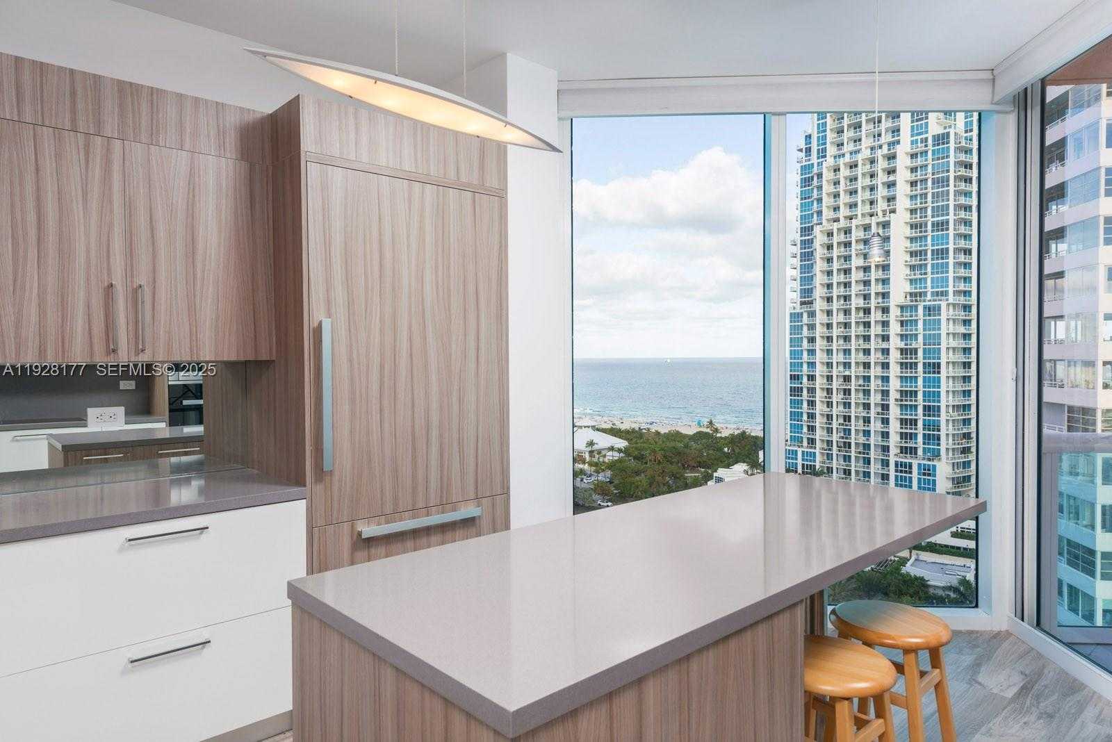 Small Image of 300 SOUTH POINTE DR #1701, Miami Beach Number 6