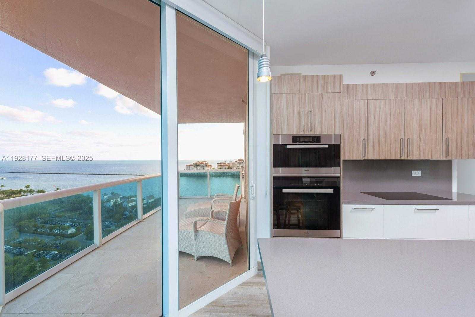 Small Image of 300 SOUTH POINTE DR #1701, Miami Beach Number 7
