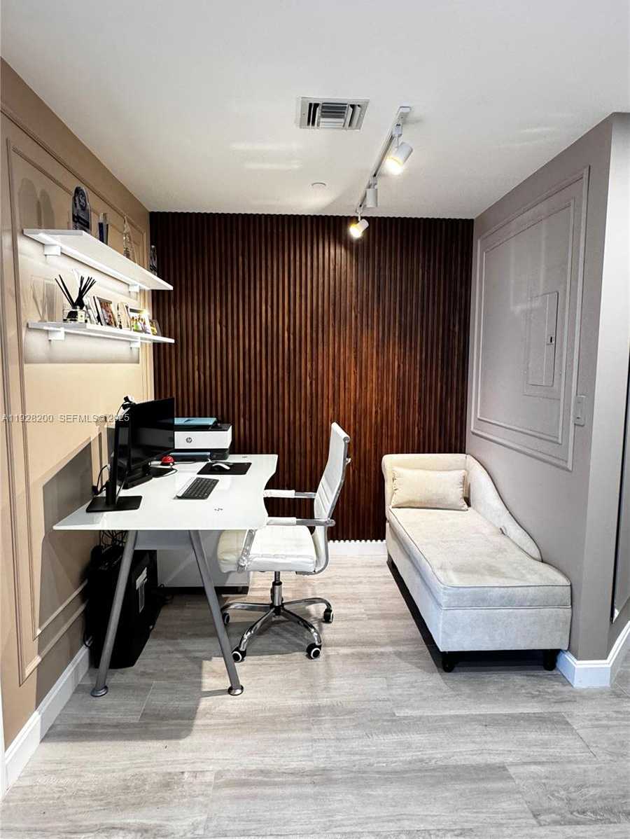 Small Image of 45 SOUTH WEST 9TH ST #2303, Miami Number 5