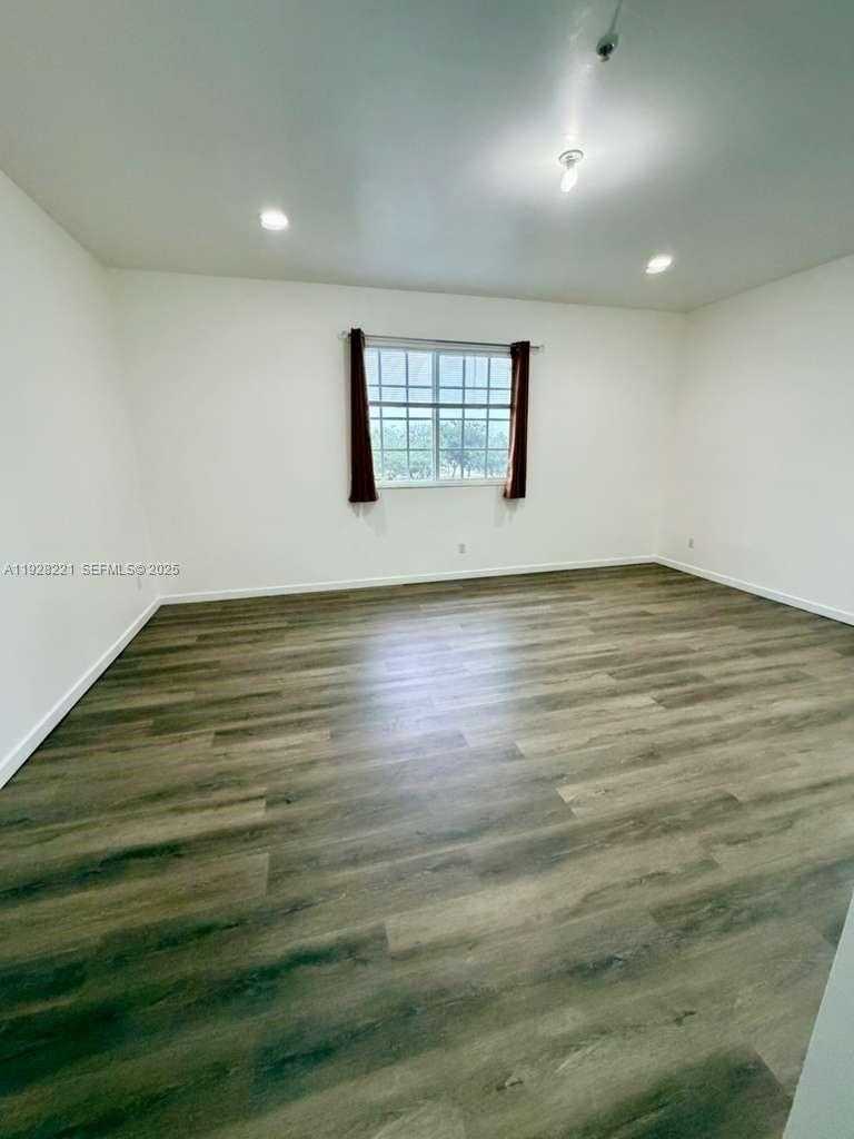 Imagen de Pequeño Objeto